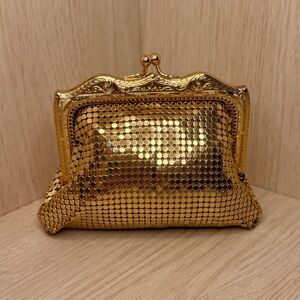 Vintage Whiting & Davis Gold Mesh kiss lock coin purse